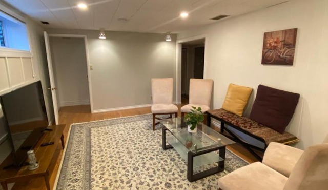 Spacious Guest house -walkout Basement- 4 guests! -dedicated workspace-No Pet! No Cooking! No Smoking! No Party!