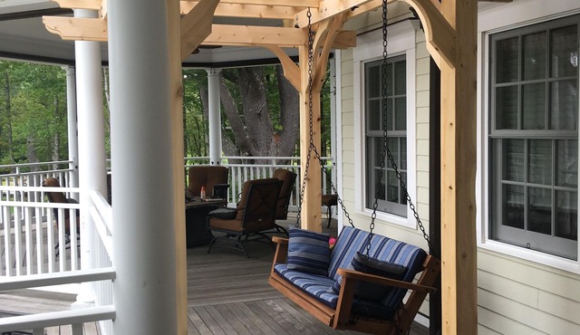 Spacious Guest Master Bedroom Rm 4 w/private deck & hot tub