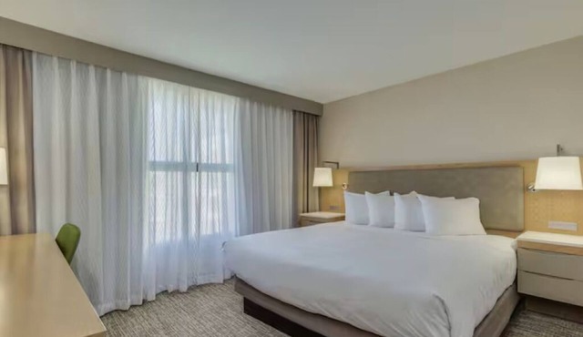Spacious Guest Room Close to Downtown Chandler and Easy Road Access