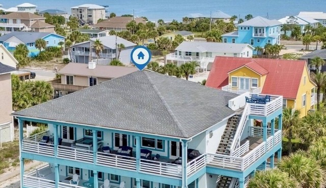 Spacious Gulf Facing Luxury Estate-Pool, Spa, Game Room & Rooftop Deck, sleep 21