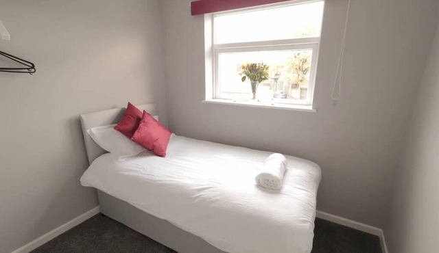 SPACIOUS HOMELY HOUSE IN A QUIET STREET ⭐ PERFECT FOR FAMILIES & LARGER GROUPS ⭐