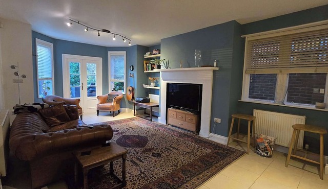 Spacious Harrow Hill Townhouse with Garden and EV