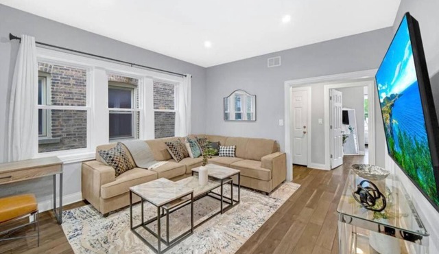 Spacious Haven 8-Min to Chicago Sleeps 10