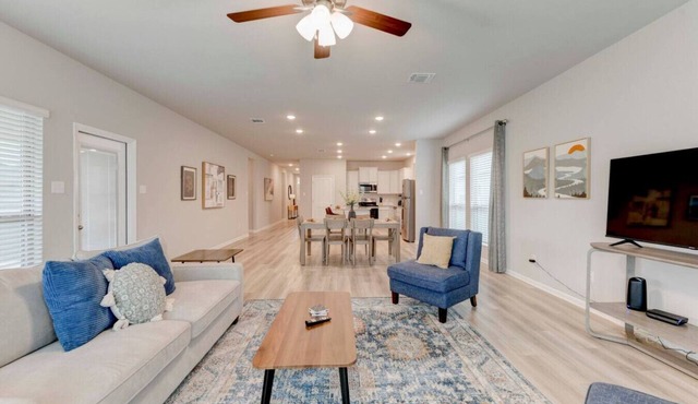 Spacious Haven for Workers in South Temple