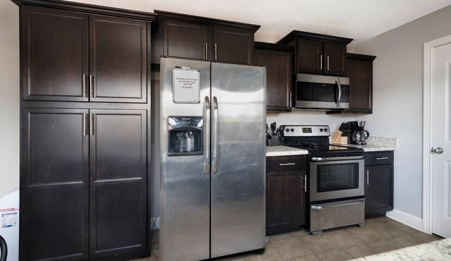 Spacious Haven near Fort Campbell with Bonus Room and Fenced Yard