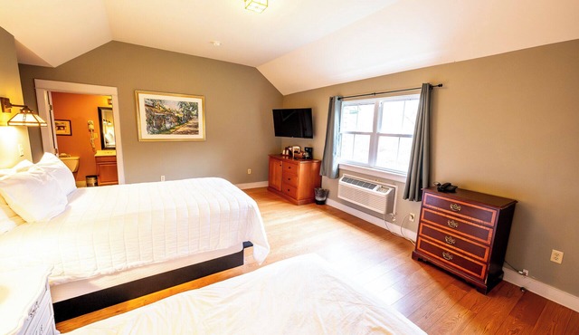 Spacious Haven Near Recreational Outdoors | Golf, Spa & Onsite Dining