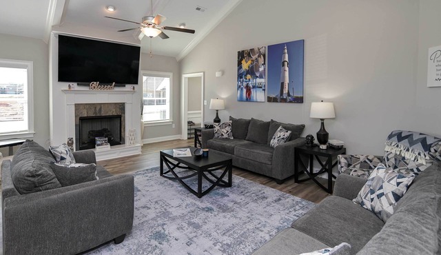 Spacious Hazel Green Home w/Fireplace, Yard!