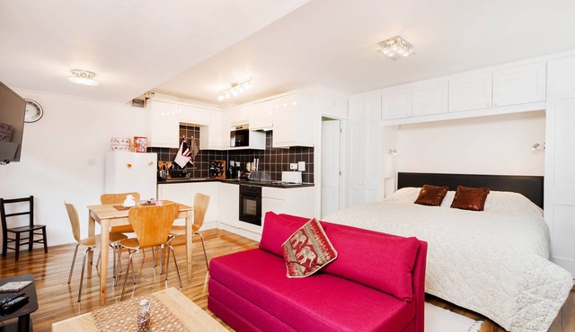 Spacious Henley On Thames Studio Apt Close To Oxford, London, Windsor & Reading