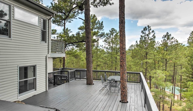 Spacious Hideaway in Ruidoso w/Multi-Level Deck!