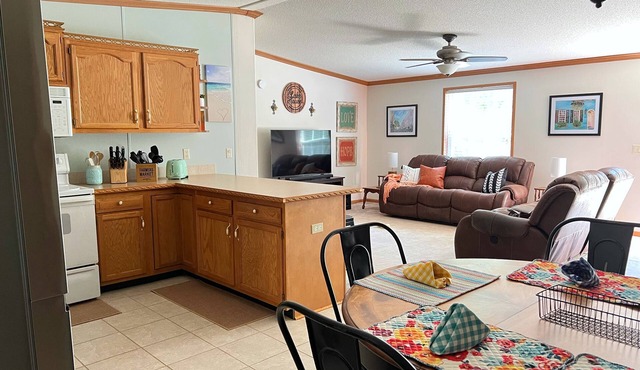 Spacious Higden Retreat <1M from Sugar Loaf Marina