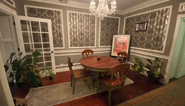 Spacious, hip 2-bedroom apartment nestled in scenic Ravenswood Manor/Lincoln Sq.