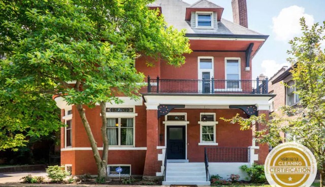 Spacious + Historic 3-story Home Private Driveway Sleeps 16 Convenient Location!