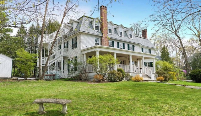 Spacious Historic 9-bedroom Inn in charming Lenox. Equipped with full kitchen.
