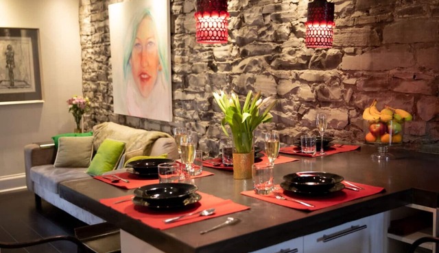 Spacious Historic Downtown Stableman`s House Loft