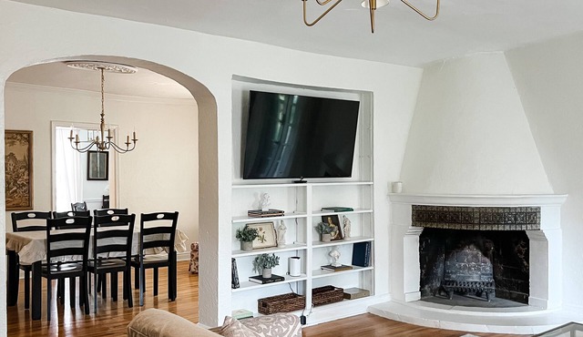 Spacious Historic Midtown Memphis Chateau "Guest House"-Minutes from Everything