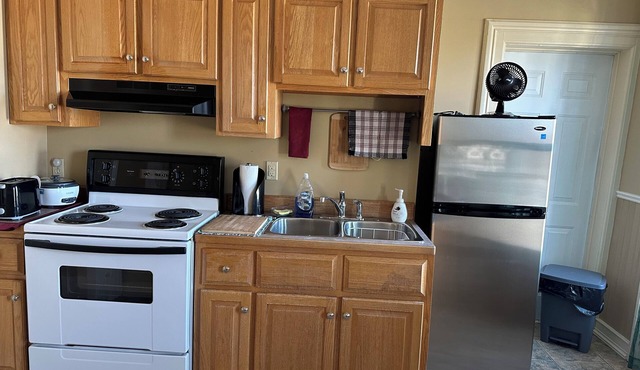 Spacious Historic Victorian Apt , Steps to Saint John Boardwalk & landmarks
