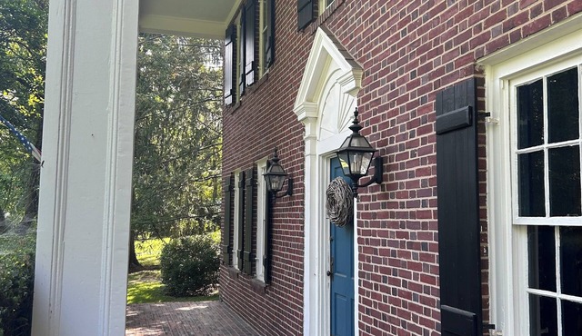Spacious Historical 6-bed house in Princeton. Pool, bocce and basketball court.
