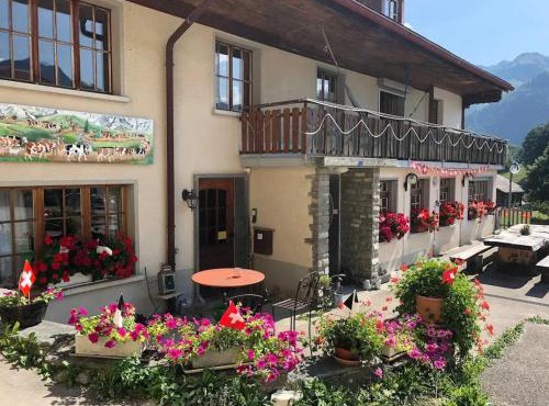 Spacious House with Mountain View in Haut-Intyamon