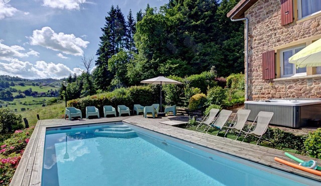 Spacious holiday home with garden and pets allowed