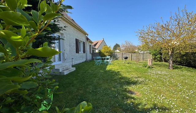 Spacious house 300m from the beach.