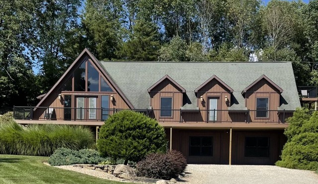 Spacious Hocking Hills Lodge/Cabin