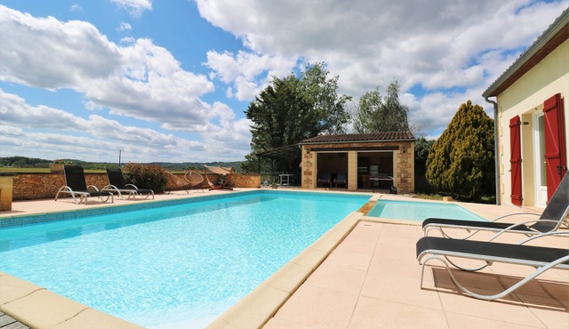 Spacious holiday home with swimming pool, paddling pool close to river