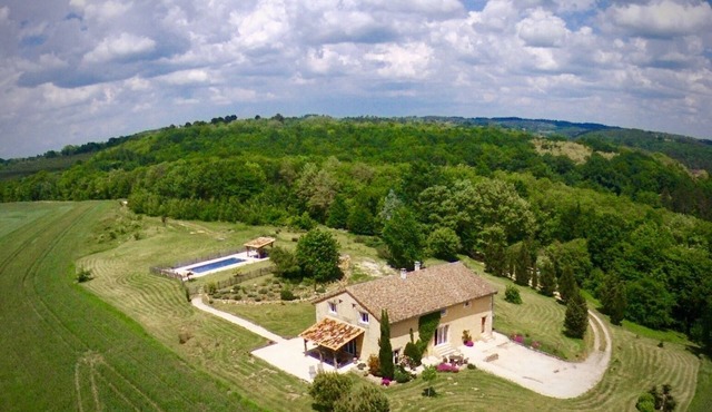 Spacious holiday cottage with pool and panoramic view