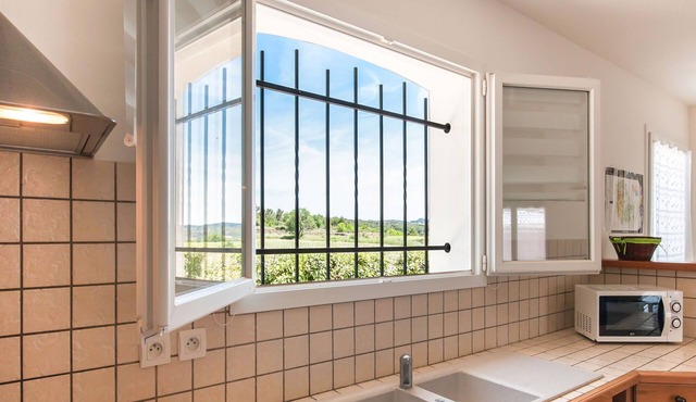 Spacious Holiday Home in Aigues vives