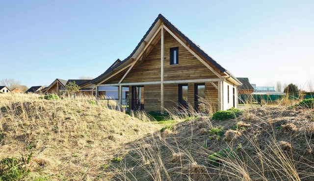 Spacious holiday home near beach