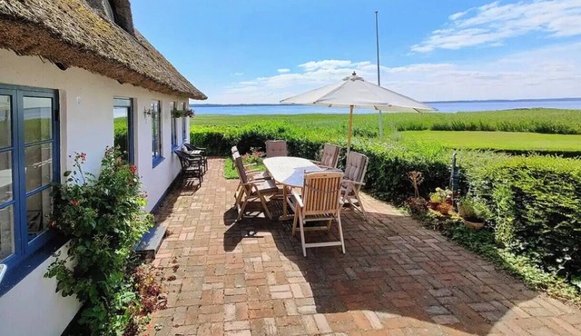 Spacious holiday gem with a view over Præstø Fjord
