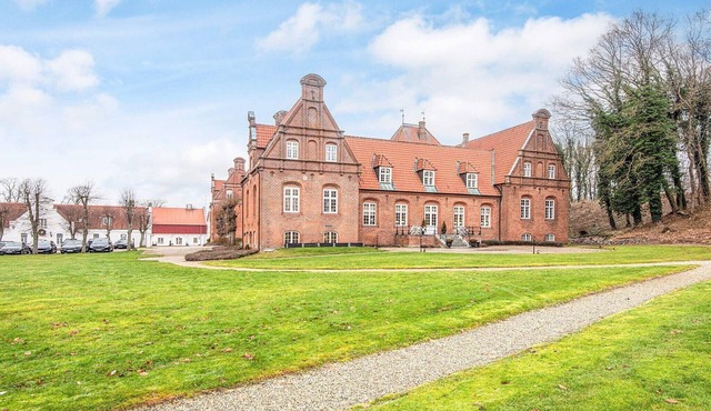 Spacious holiday home with garden