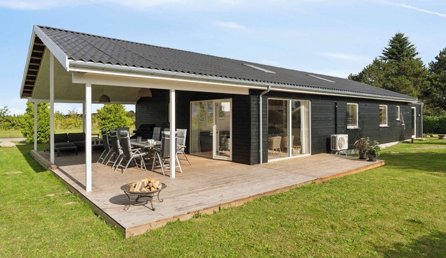 Spacious holiday home on Bogø