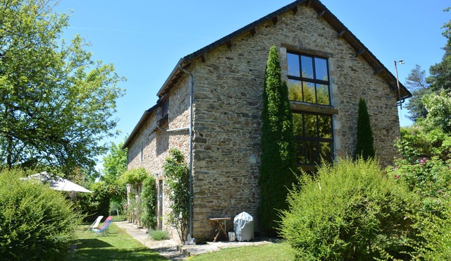 Spacious holiday home with pool near Beaulieu sur Dordogne