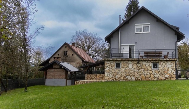 Spacious Holiday Home with Sauna, Jacuzzi & Outdoor BBQ