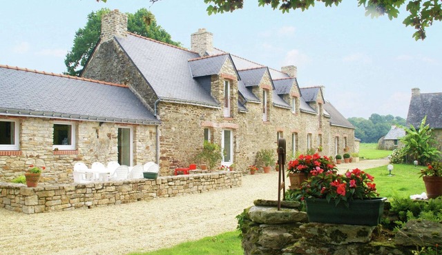 Spacious Holiday Home in Assérac with a Fenced Pond