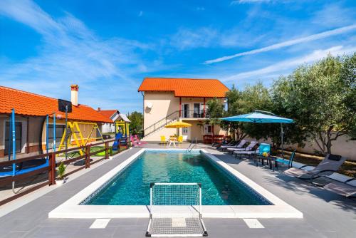 Spacious Holiday Home Joy with pool and playground, Suhovare