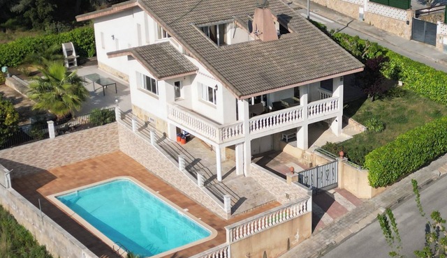 Spacious Holiday Villa in Tordera , 12 people with gr. Pool, only 10 minutes to the beach