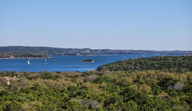 Spacious Hollows Villa Over Looking Lake Travis! Spring Break Available.