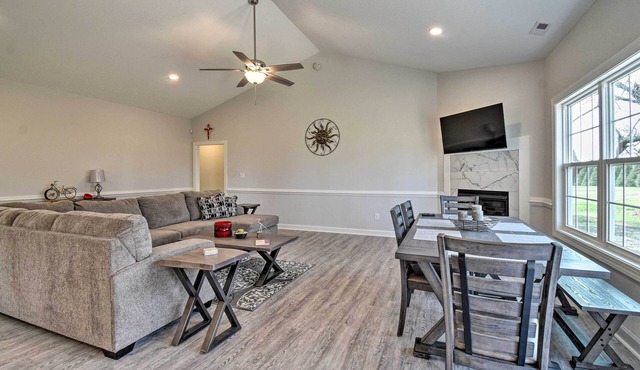 Spacious Home < 1 Mi to Kiptopeke State Park!