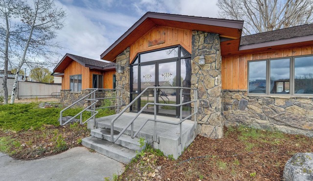 Spacious Home 10 Minutes to Ten Sleep Canyon!