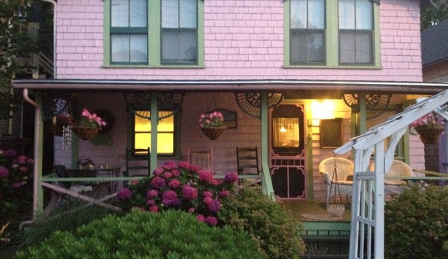 Spacious Home - 1500 ft from Beach & Circuit Ave