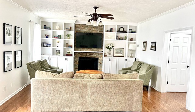 Spacious Home 18 miles from Nashville