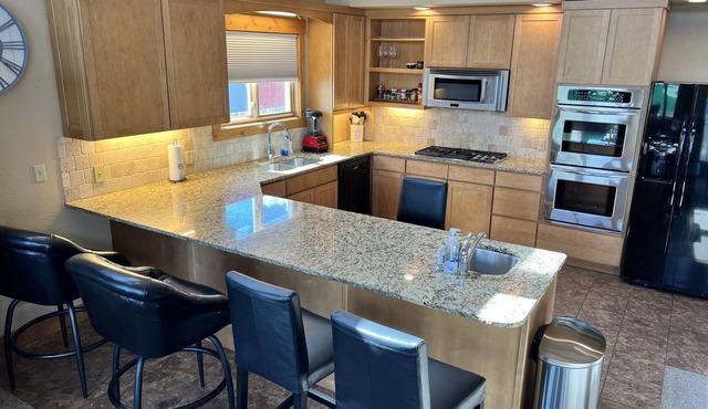 Spacious Home 2 king beds bedrooms 2 bathrooms nHome entertainment pool table.