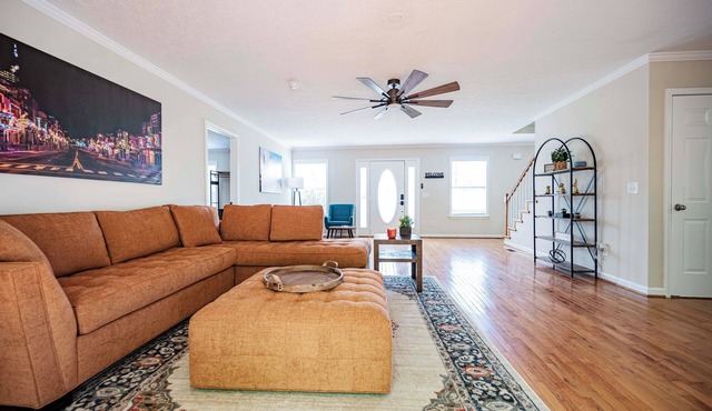 Spacious Home 25 minutes from Nashville! Sleeps 15
