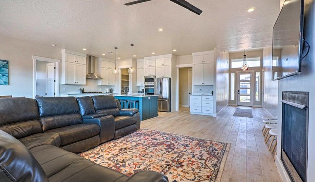 Spacious Home 3 Mi to Sand Hollow Lake and Golf