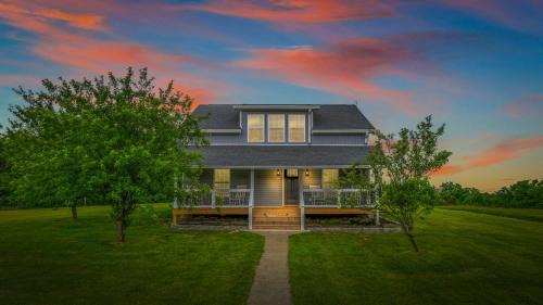 Spacious Home 4BR Fire Pit, Patio Hot Tub