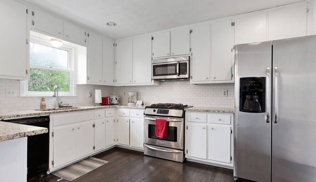 Spacious Home (5 beds/3.5B) in Lilburn