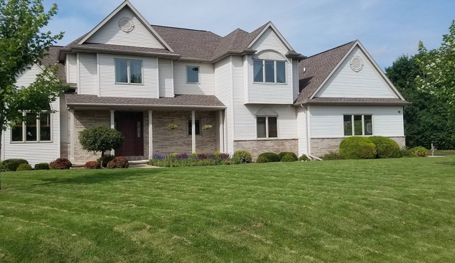 Spacious home 5 mile from the EAA grounds.