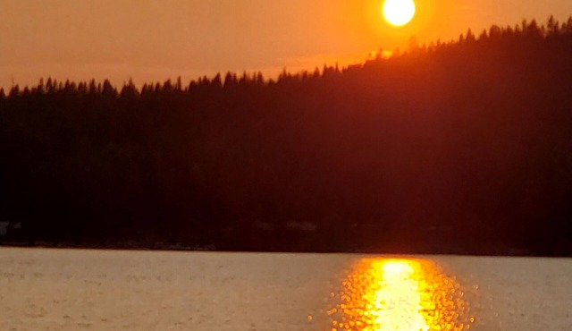 Spacious home -5 minute walk to beautiful Priest Lake