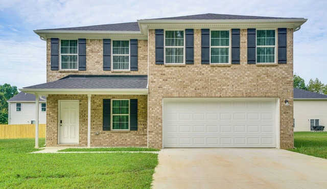 Spacious Home: 8 Mi to Bernheim Arboretum!